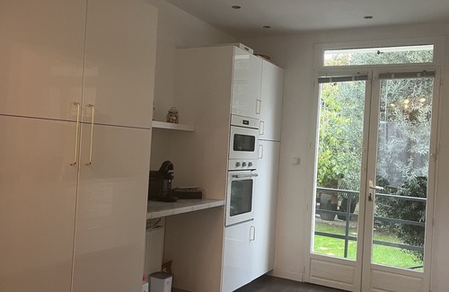 Vitry-sur-Seine House | Maison de 200m2 Avec Jardin et Piscine à la Porte de Paris