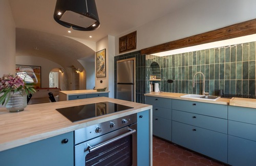 Berrias-et-Casteljau House | Maison de Caractère au Coeur du Village de Berrias. Charme Délicieusement Rétro