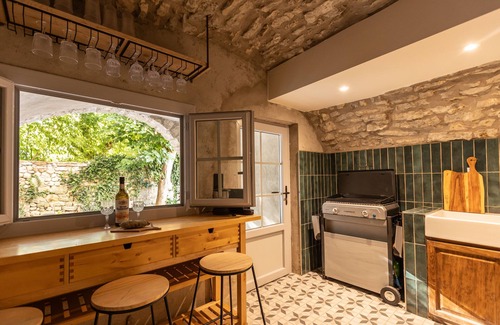 Berrias-et-Casteljau House | Maison de Caractère au Coeur du Village de Berrias. Charme Délicieusement Rétro