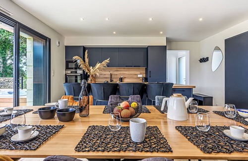 Locoal-Mendon House | Maison de Kercado by Interhome