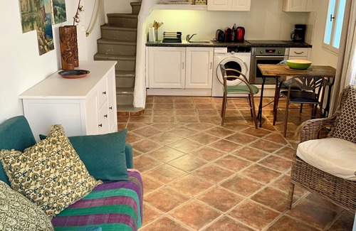 Marseillan House | Maison de Village Avec Terrasse Tropézienne