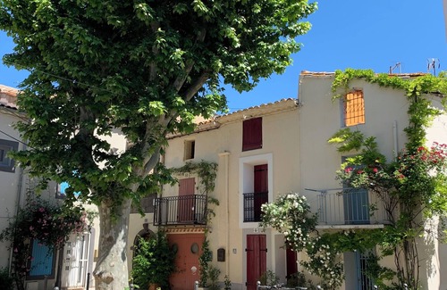 Marseillan House | Maison de Village Avec Terrasse Tropézienne