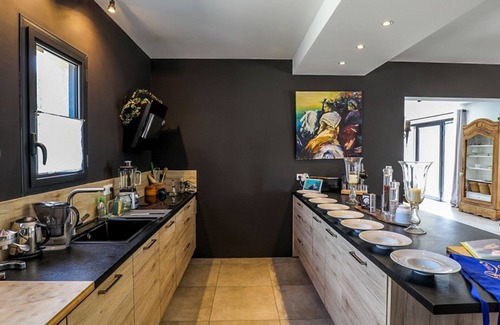 Paradou Villa | Maison Des Artisans - Three Bedroom Villa, Sleeps 6