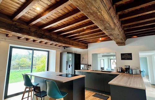 Canisy House | Maison des H, by the lake