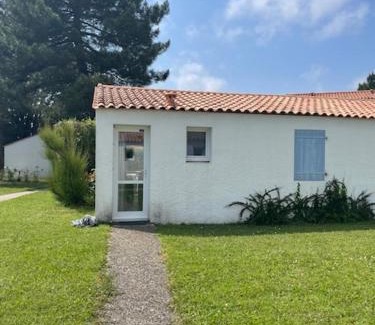 Dolus-d'Oleron House | Maison DOLUS 4pers dans Résidence Privée avec Piscine et SPA