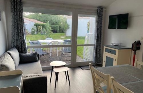 Dolus-d'Oleron House | Maison DOLUS 4pers dans Résidence Privée avec Piscine et SPA