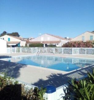 Meze House | maison domaine du lac, piscine