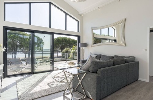 Carcans Villa | Maison Du Lac - Four Bedroom Villa, Sleeps 8