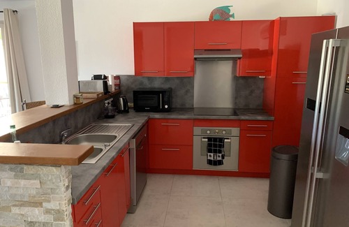 Lozari House | Maison Duplex 105 m2, Climatisée, Confort, Jardin, 400m de la Plage, vue mer