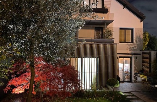 Issy-les-Moulineaux House | Maison Familiale Jardin+piscine