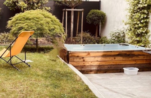Issy-les-Moulineaux House | Maison Familiale Jardin+piscine
