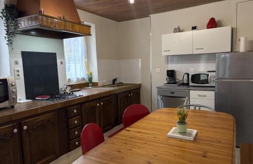 Bransat House | Maison familiale au cœur de l'Allier avec jardin clos, parking et climatisation - FR-1-489-588