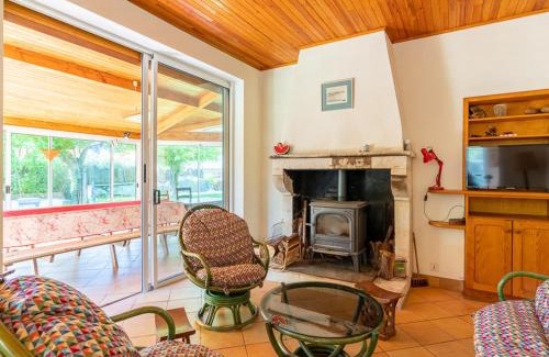 Parentis-en-Born House | Maison familiale, 15 pers., jardin privé, proche centre et lac, à 25 min de l'océan - FR-1-319-472