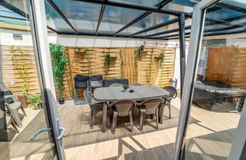 Equemauville House | Maison familiale Terrasse Jacuzzi Parking sur place près d'Honfleur