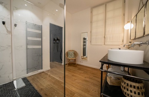 Hotel de Ville - Quinconces House | Maison Fernand