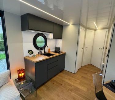 Deulemont Boat Rental | Maison flottante moderne