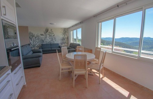 Saint-Cezaire-sur-Siagne House | Maison 300m² en 4 apparts, Piscine, Terrasse, Vue