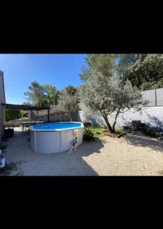 Bagnols-sur-Ceze Apartment | Maison individuelle avec extérieur et piscine