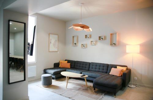 Gratte Ciel Villa | MAISON LE GRATTE CIEL - séminaire ou famille, salle de réunion, 8 chambres Clim, Jardin & Salle de sport