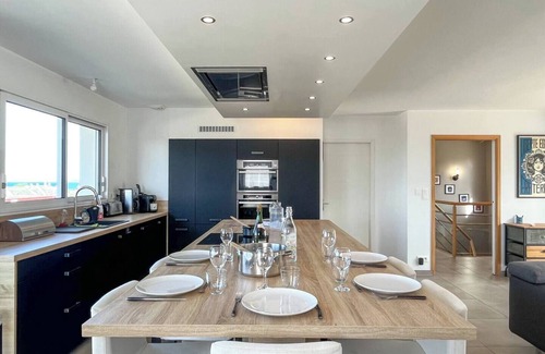 Digosville House | Maison Lévi with sea view and 200m from the port