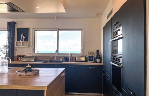 Digosville House | Maison Lévi with sea view and 200m from the port