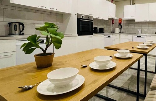 Raamsdonksveer Apartment | Maison Lux Room with En suite Bathroom