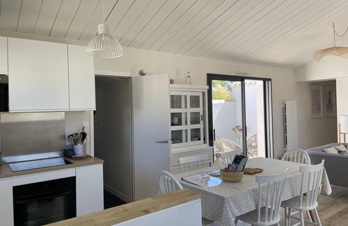 Noirmoutier-en-l'Ile House | Maison noirmoutrine sleeps 8, near beach and town center, garden and patio