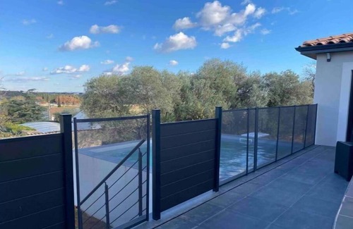 Caux House | Maison Plain-pied 6 Couchages, Terrasse et Piscine