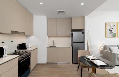 Dubai Apartment | Maison Privee - Charming Urban Escape with Resort-Style Facilities