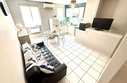 Port-la-Nouvelle Apartment | Maison rénovée, 2 chambres, climatisée, parking, animaux acceptés, Port-la-Nouvelle - FR-1-229C-101