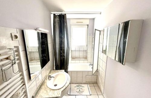 Port-la-Nouvelle Apartment | Maison rénovée, 2 chambres, climatisée, parking, animaux acceptés, Port-la-Nouvelle - FR-1-229C-101