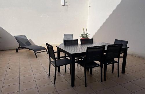 Saint-Pierre-d'Oleron House | Maison rénovée 4 pièces au cœur de St Pierre d'Oléron avec terrasse, proche commerces, 6 couchages - FR-1-246A-137