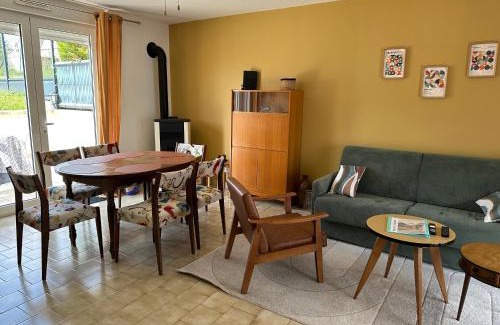 Chablis House | Maison Seventies climatisée, parking privé