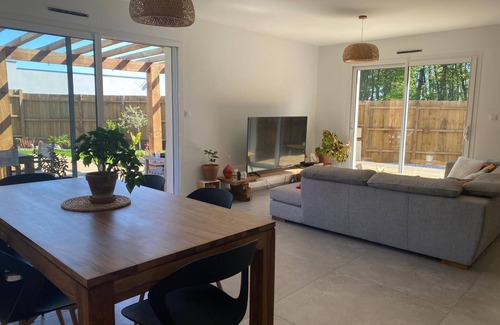 Azur House | Maison Tout Confort Neuve Avec Piscine et Terrasse
