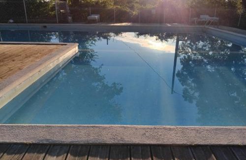 Saint-Aubin-de-Nabirat Apartment | MAISONNETTE pour DÉTENTE ou TRAVAIL