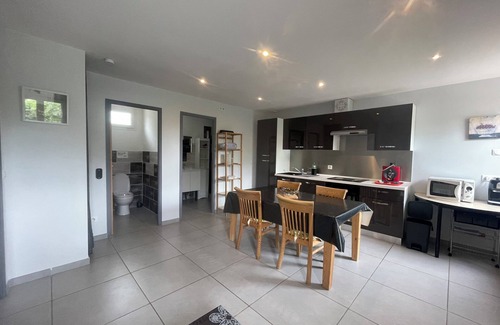 Pezenas House | Maisonnette and swimming pool in enclosed grounds electric gate