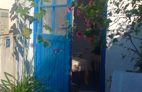 Locquirec Cottage | Maisonnette Bretonne Typique, Plage à Pieds, Terrasse Fleurie et Parking Privés