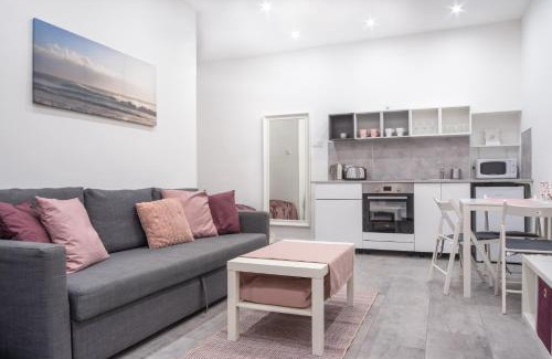 Belso-Ferencvaros Apartment | Maja's Sweet Little Home with Free Parking and Air Condition