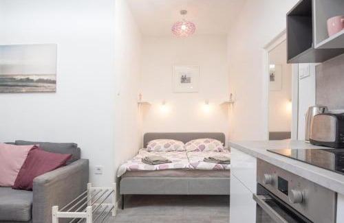 Belso-Ferencvaros Apartment | Maja's Sweet Little Home with Free Parking and Air Condition