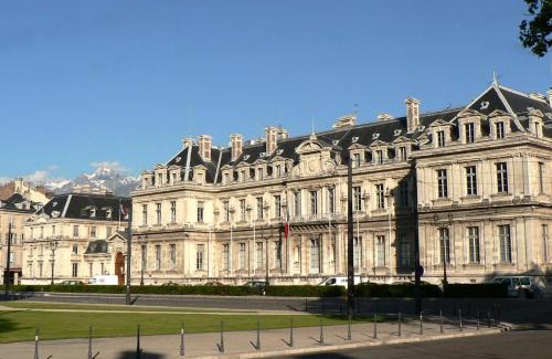 Secteur 2 Apartment | Majesté-Centre-Charmant