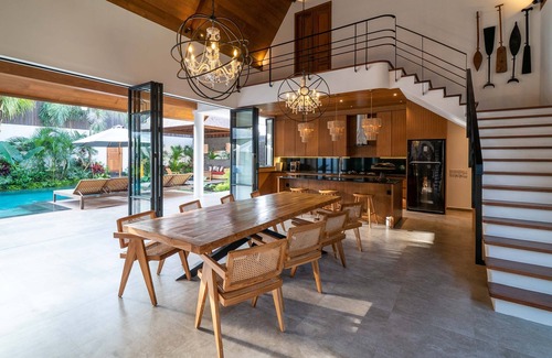 Munggu House | Majestic 4Bdr Villa, Pererenan Beach