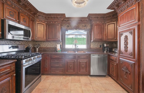 Mission Valley West House | Majestic home with firepit, gas grill, patio, kitchen, W/D, and board games