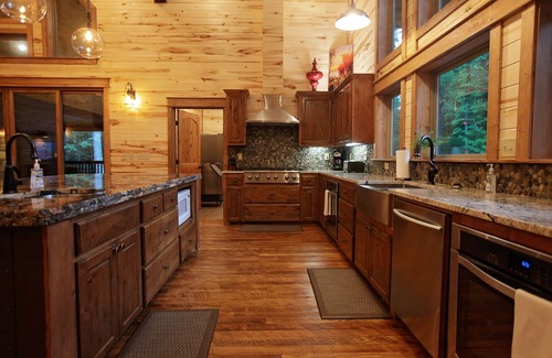 Broken Bow Cabin | Majestic Lodge: 4,500 sq. ft., Impressive, Games, Hot Tub, Entertaining!