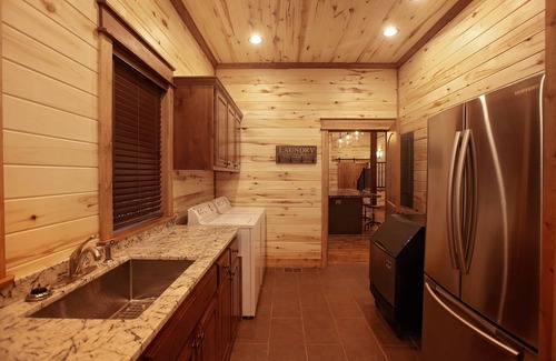Broken Bow Cabin | Majestic Lodge: 4,500 sq. ft., Impressive, Games, Hot Tub, Entertaining!