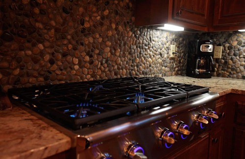 Broken Bow Cabin | Majestic Lodge: 4,500 sq. ft., Impressive, Games, Hot Tub, Entertaining!