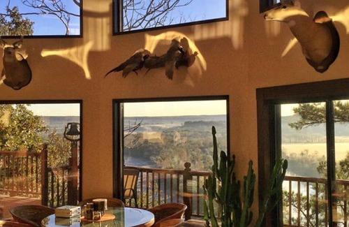 Kansas Cabin | Majestic Lodge In Flint Ridge Resort Overlooking The Illinois River
