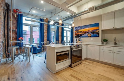 Downtown Nashville Apartment | Majestic Lofts 301 - 2.5 Blocks from Broadway! Spacious 4bed, 5bath Loft