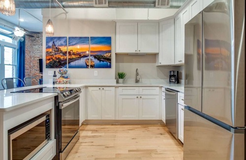 Downtown Nashville Apartment | Majestic Lofts 301 - 2.5 Blocks from Broadway! Spacious 4bed, 5bath Loft