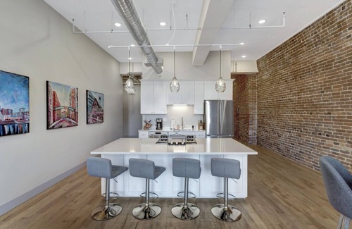 Downtown Nashville Apartment | Majestic Lofts #401 - In The Heart of Downtown! Steps from the Center of Broad!