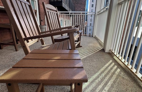 Downtown Nashville Apartment | Majestic Lofts #502 - Private BALCONY over Printers Alley! Blocks from Broadway!